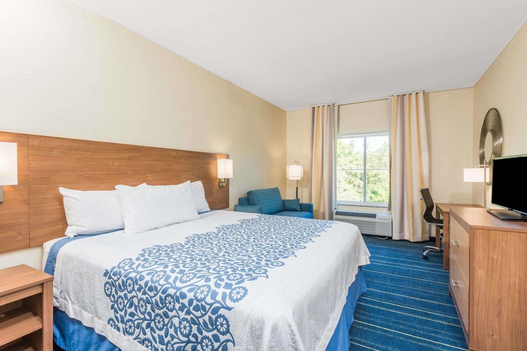 Days Inn By Wyndham Cadiz מראה חיצוני תמונה