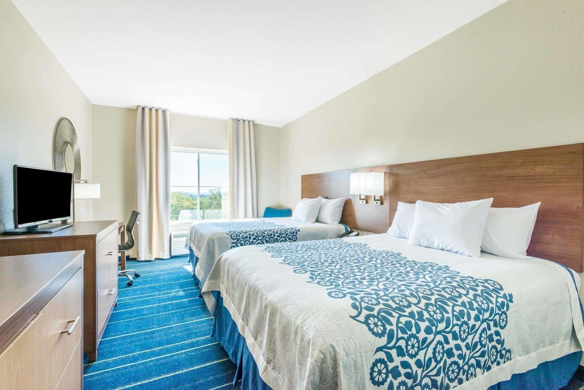 Days Inn By Wyndham Cadiz מראה חיצוני תמונה